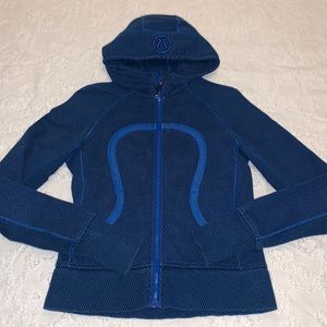 LULULEMON SCUBA HOODIE IN BLUE GEO PRINT